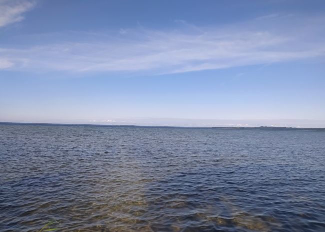 Вид на озеро в Мяделе