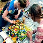 Арт-терапия для сирот: как творчество помогает детям