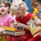 Как подарить праздник детям-сиротам: простые способы помочь